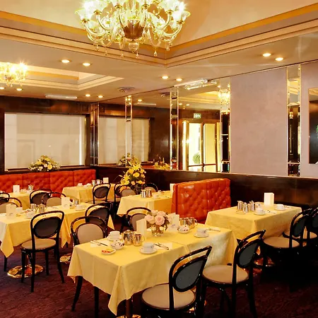 Byron Hotel